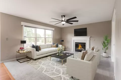Living - 117 Devonshire Dr, Dekalb, IL 60115 photo 8 of 11
