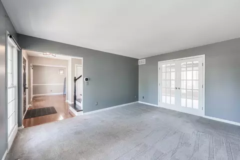 Living - 117 Devonshire Dr, Dekalb, IL 60115 photo 6 of 11
