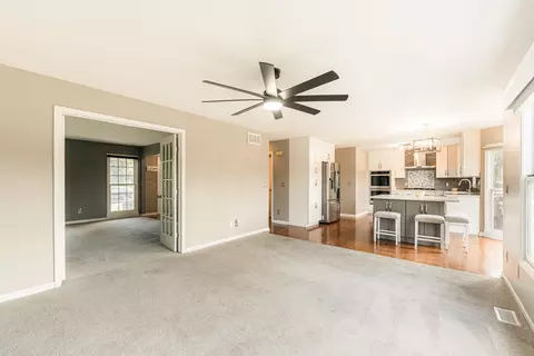 Living - 117 Devonshire Dr, Dekalb, IL 60115 photo 10 of 11