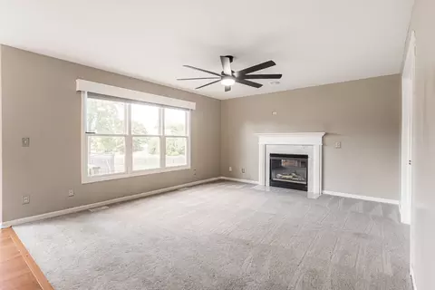 Living - 117 Devonshire Dr, Dekalb, IL 60115 photo 7 of 11