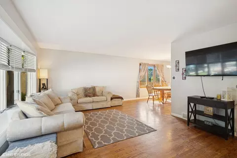 530 Birch St, Itasca, IL 60143 photo 2