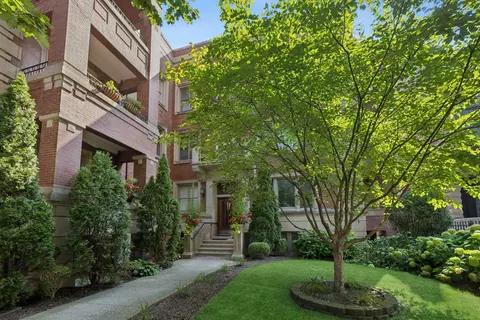 4721 S Greenwood Ave #3, Chicago, IL 60615
