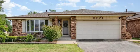 8901 Leslie Dr, Orland Hills, IL 60487
