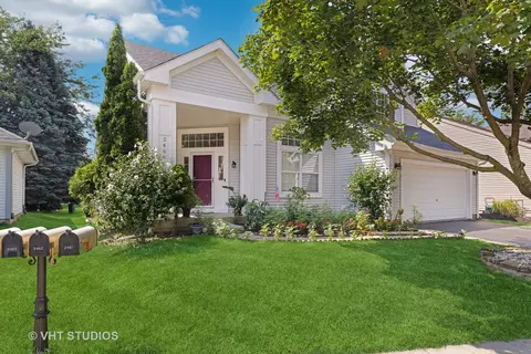 2466 Golf Trail Ct, Aurora, IL 60506