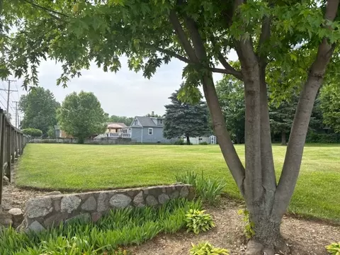 228 E Grand Ave, Fox Lake, IL 60020