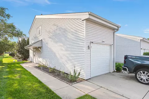 1888 Hickory Ln, Glendale Heights, IL 60139
