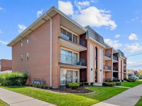 4003 W 105th St #3W, Oak Lawn, IL 60453
