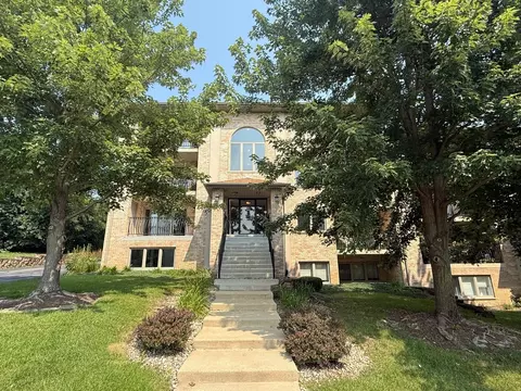 4401 Pershing Ave #1N, Downers Grove, IL 60515