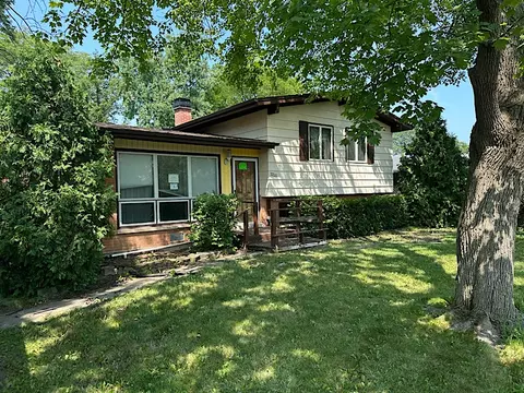 3200 Thornberry Ln, Glenview, IL 60025