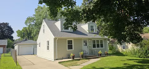 945 Ziegler Ave, Aurora, IL 60505