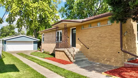 10012 S 52nd Ave, Oak Lawn, IL 60453