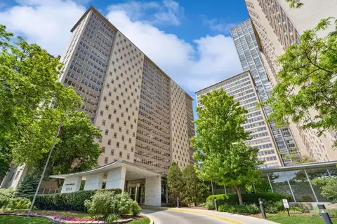 3950 N Lake Shore Dr #1612, Chicago, IL 60613
