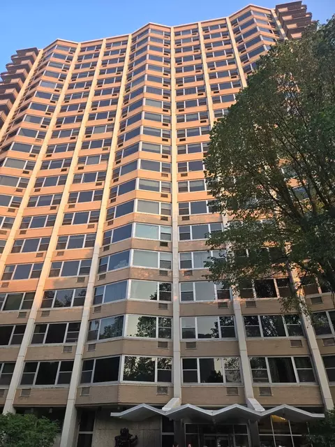 555 W Cornelia Ave #1706, Chicago, IL 60657