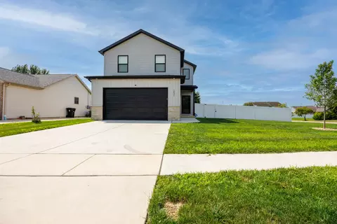 1831 Derek Dr, Normal, IL 61761