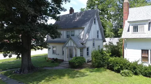132 W Jefferson Ave, Watseka, IL 60970