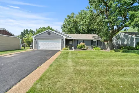 874 Plymouth Ln, Island Lake, IL 60042