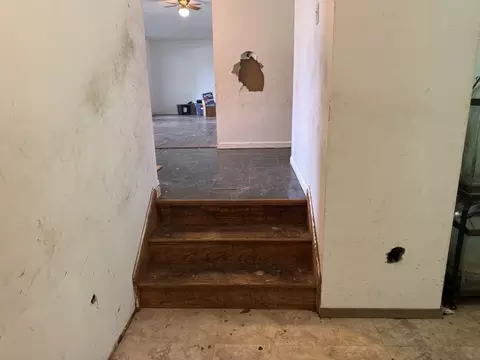 Entry Way - 421 E Wise Rd, Schaumburg, IL 60193 photo 4 of 12