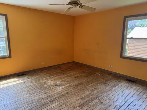 Bedroom - 421 E Wise Rd, Schaumburg, IL 60193 photo 1 of 4