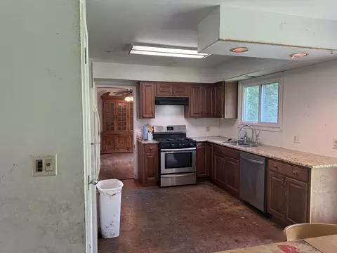 Kitchen - 421 E Wise Rd, Schaumburg, IL 60193 photo 3 of 3