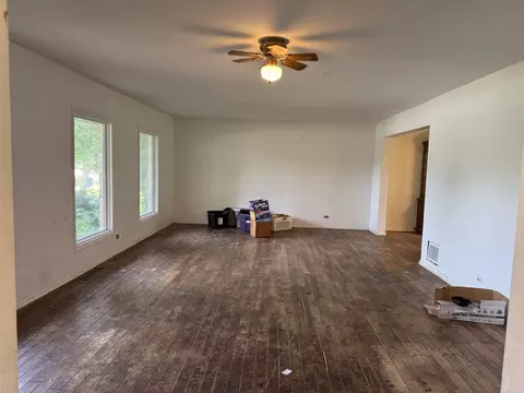 Living - 421 E Wise Rd, Schaumburg, IL 60193 photo 5 of 5