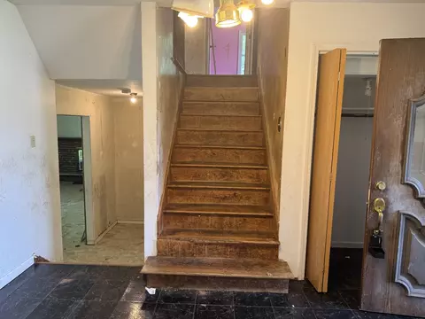 Entry Way - 421 E Wise Rd, Schaumburg, IL 60193 photo 3 of 12