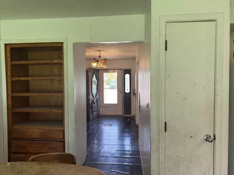 Entry Way - 421 E Wise Rd, Schaumburg, IL 60193 photo 10 of 12