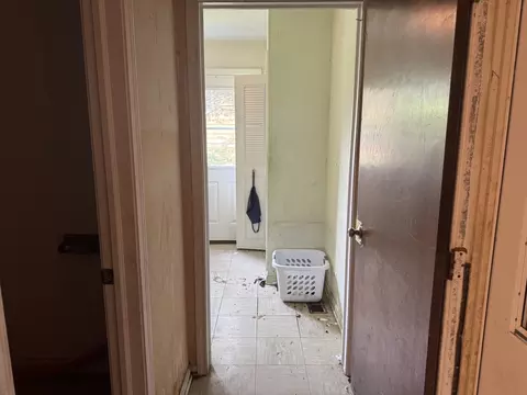 Entry Way - 421 E Wise Rd, Schaumburg, IL 60193 photo 7 of 12