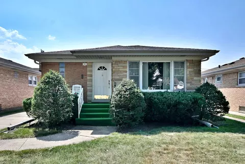 8038 N Oconto Ave, Niles, IL 60714