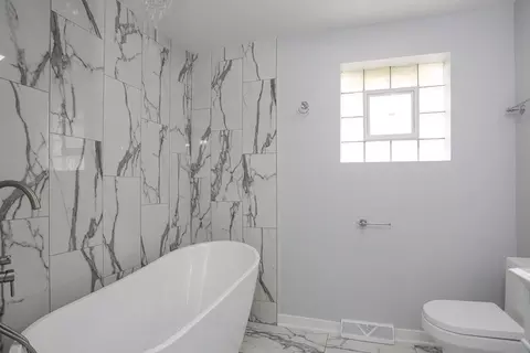 Bath - 615 E 101st Pl, Chicago, IL 60628 photo 1 of 5