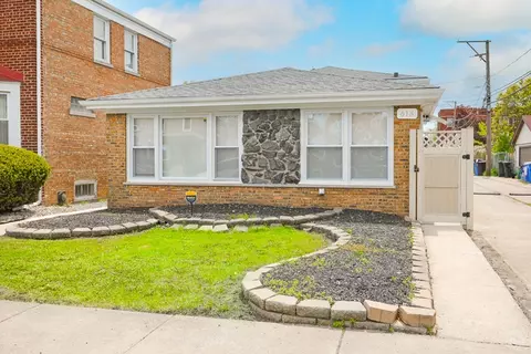 Exterior - 615 E 101st Pl, Chicago, IL 60628 photo 2 of 5