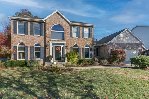 13 Red Stone Ct, Bloomington, IL 61704