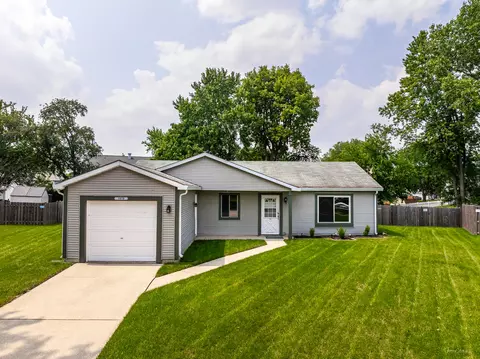 1070 Crestwood Ln, Bolingbrook, IL 60440