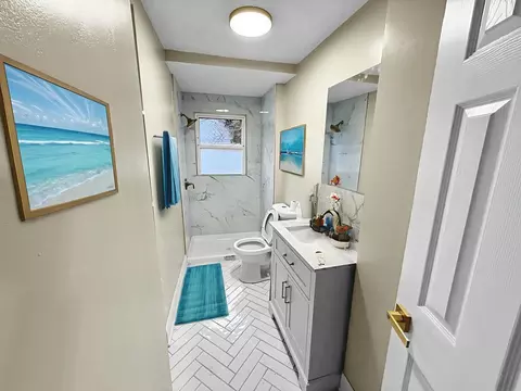 Bath - 16802 Anthony Ave, Hazel Crest, IL 60429 photo 1 of 5