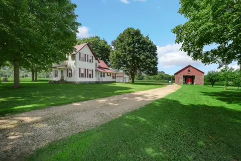1061 Robbins Rd, Amboy, IL 61310