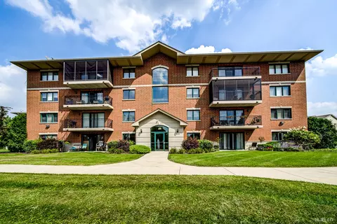 6840 W Winding Trl #401, Oak Forest, IL 60452