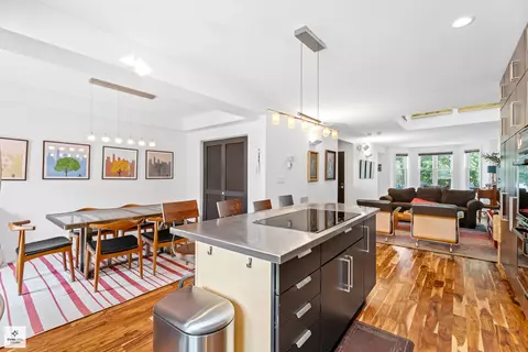 3036 N Gresham Ave, Chicago, IL 60618 photo 9