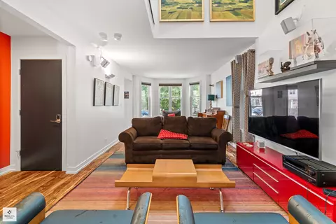 3036 N Gresham Ave, Chicago, IL 60618 photo 5