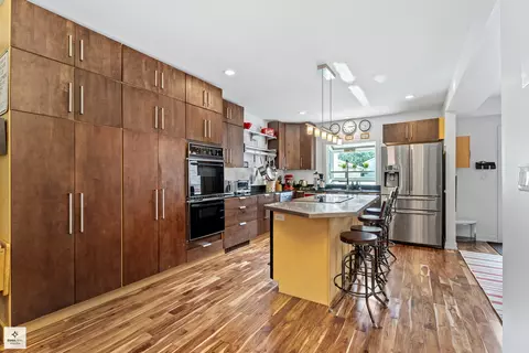 3036 N Gresham Ave, Chicago, IL 60618 photo 7