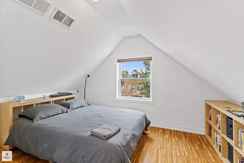 3036 N Gresham Ave, Chicago, IL 60618 photo 25