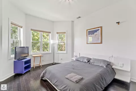 3036 N Gresham Ave, Chicago, IL 60618 photo 18