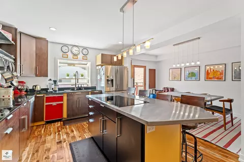 3036 N Gresham Ave, Chicago, IL 60618 photo 8