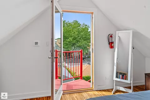 3036 N Gresham Ave, Chicago, IL 60618 photo 23