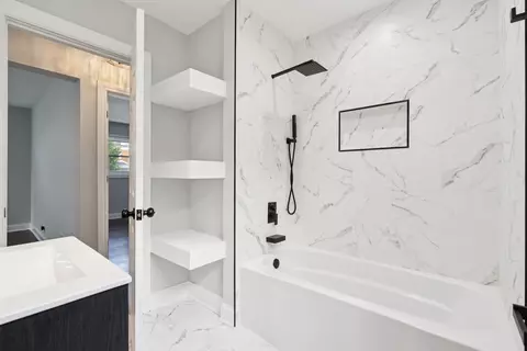 Bath - 2134 E 91st St, Chicago, IL 60617 photo 2 of 5