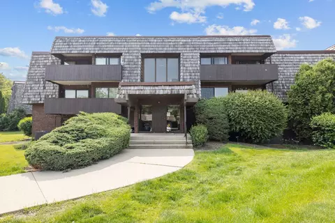 491 Timber Ridge Dr #104, Carol Stream, IL 60188