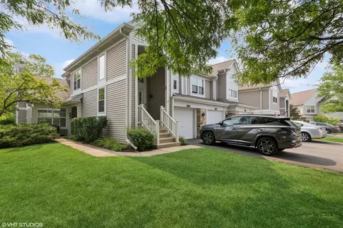 882 Brompton Ct #882, Carol Stream, IL 60188