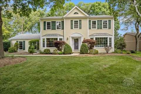 1109 W Bauer Rd, Naperville, IL 60563