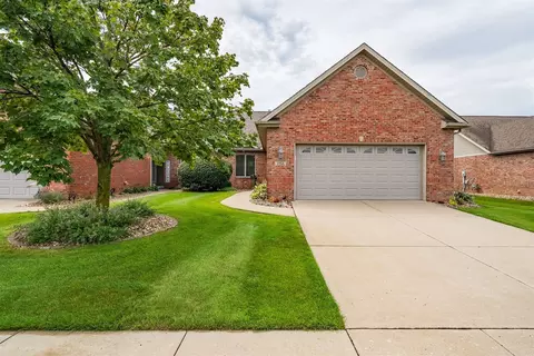 1713 Dunraven Rd, Bloomington, IL 61704