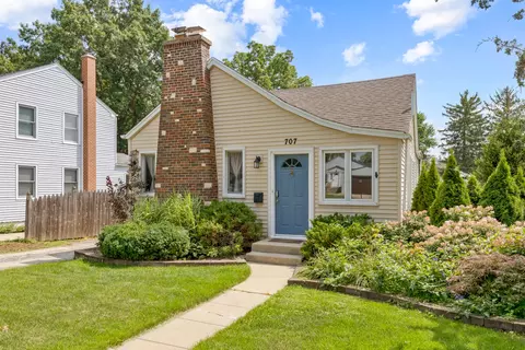 707 Richards St, Geneva, IL 60134