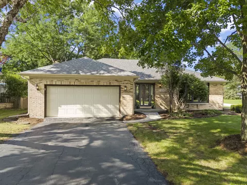 3203 Barnes Ln, Naperville, IL 60564