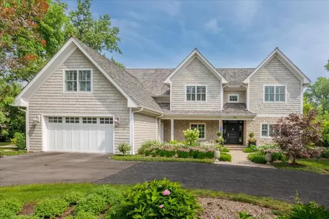 350 Sunset Ct, Northbrook, IL 60062